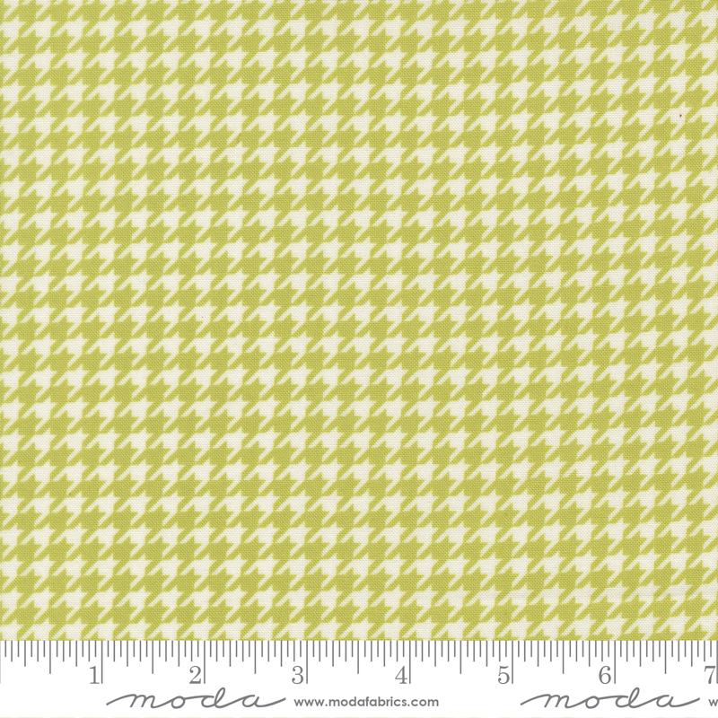 Poinsettia and Pear Houndstooth Pistachio - Quilt Fabric