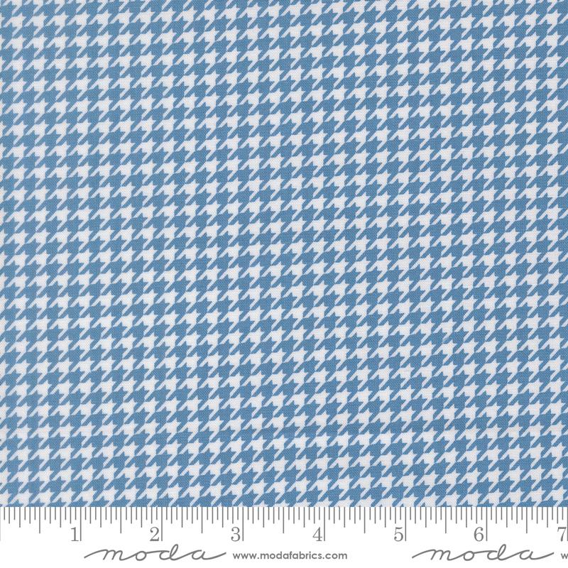 Midsummer Houndstooth Sky - Quilt Fabric, zoomed in. Select this picture to zoom back out.