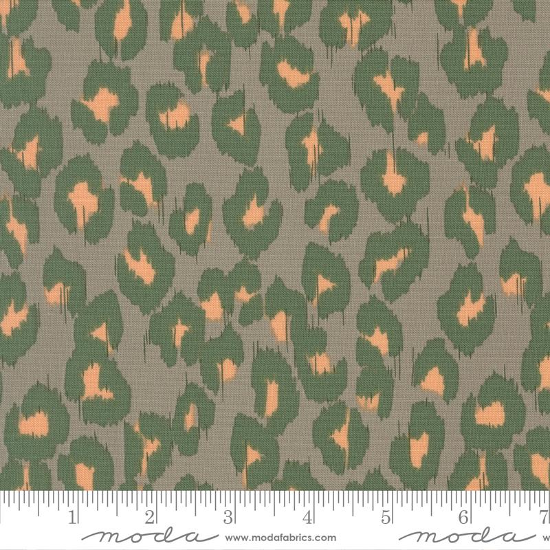 Sunlit Ruins Leopard Silver - Quilt Fabric