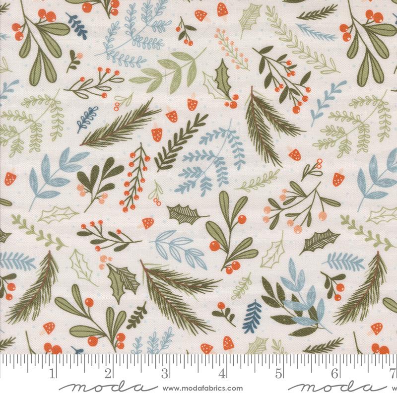 Purrfect Christmas Holly Pearl - Quilt Fabric