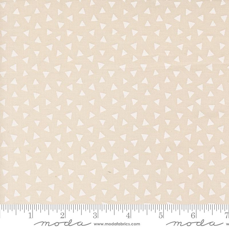 Wildly Cute Safari Triangles Pearl - Quilt Fabric, zoomed in. Select this picture to zoom back out.