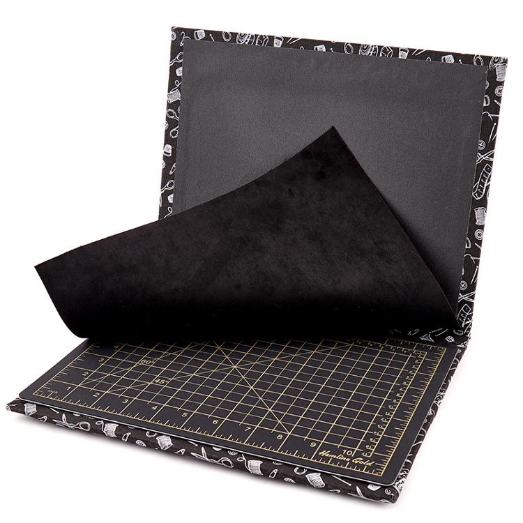 Hemline Gold Quilter Cutting Mat, different perspective #1, zoomed in. Select this picture to zoom back out.
