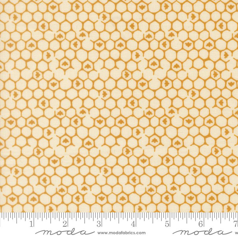 Wildbriar Honeycomb Porcelain - Quilt Fabric, zoomed in. Select this picture to zoom back out.