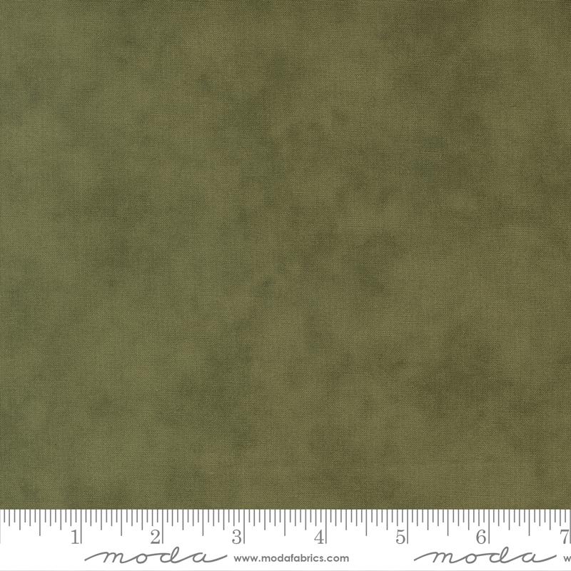 Candlelight Christmas Basic Holly - Quilt Fabric