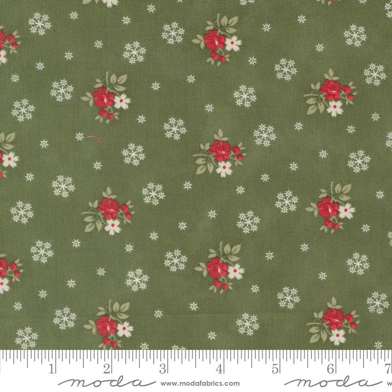 A Christmas Carol Flurries - Holly - Quilt Fabric