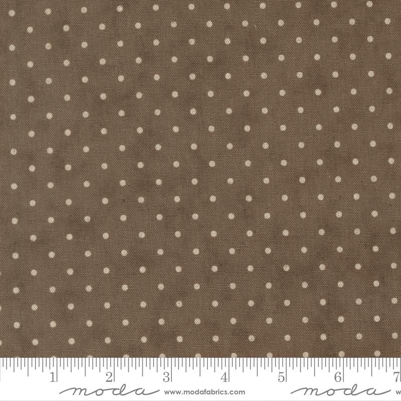 Dearly Beloved Dots Mochi Dovetail - Quilt Fabric, zoomed in. Select this picture to zoom back out.