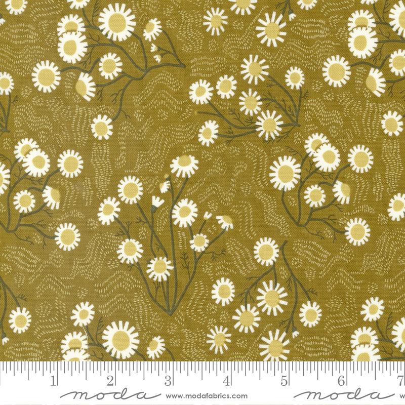 Quaint Cottage Lichen - Chamomile Florals - Quilt Fabric