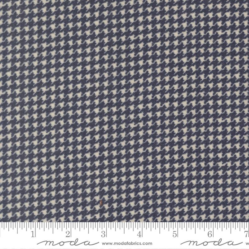 Flannel Gatherings Basics Houndstooth Lake - Quilt Fabric