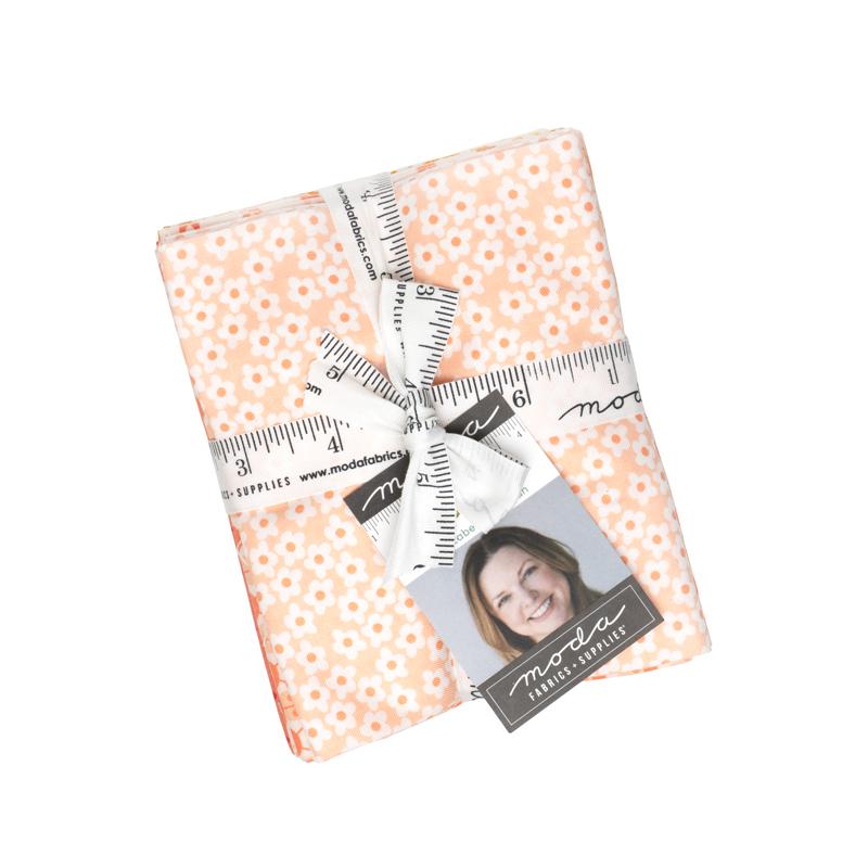 Popcorn - Fat Quarter Bundle, zoomed in. Select this picture to zoom back out.