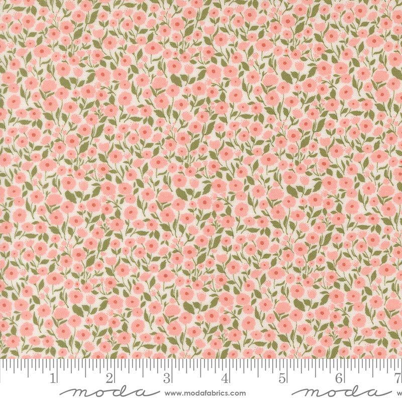 Garden Glam Floral Cream - Quilt Fabric, zoomed in. Select this picture to zoom back out.