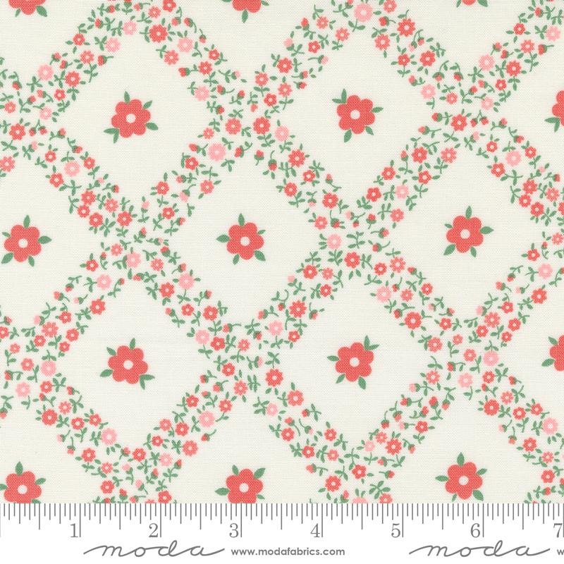 Rosemary Cottage Cream Strawberry - Quilt Fabric