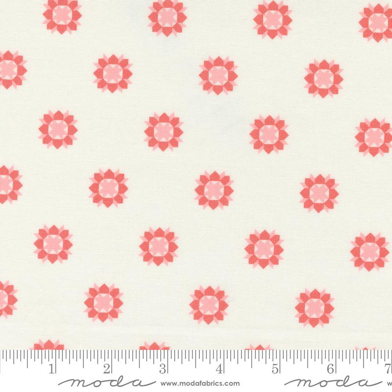 Rosemary Cottage Cream Strawberry - Quilt Fabric