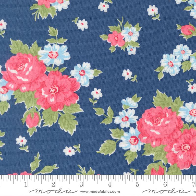 A Cat Named Stitch Flowers Sea - Quilt Fabric