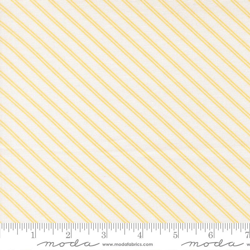 Bloomsberry Lined White Buttermilk - Quilt Fabric, zoomed in. Select this picture to zoom back out.