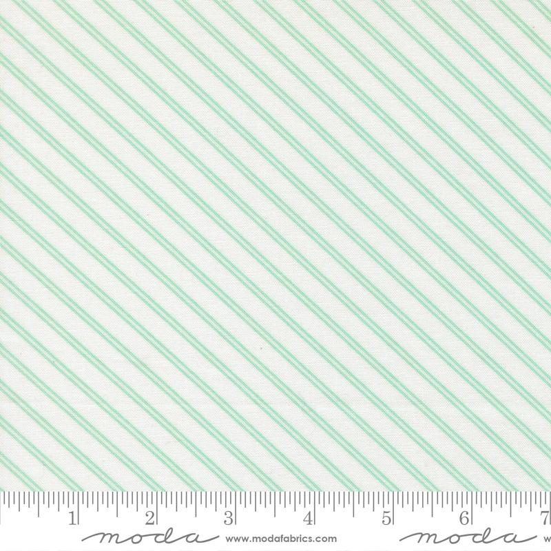 Bloomsberry Lined White Aqua - Quilt Fabric, zoomed in. Select this picture to zoom back out.