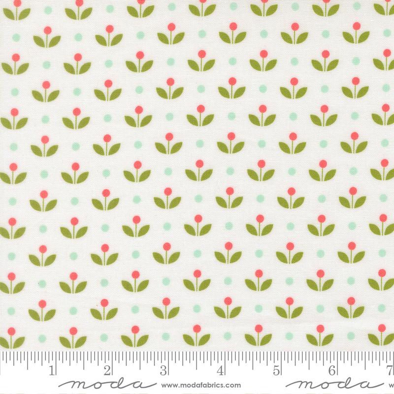 Bloomsberry Bloom White - Quilt Fabric, zoomed in. Select this picture to zoom back out.