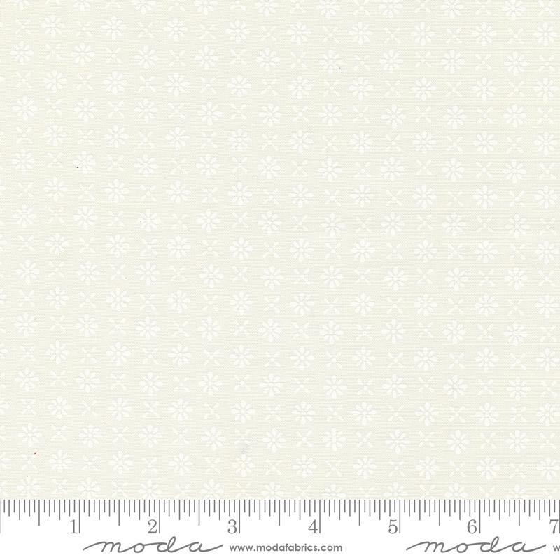 Red White Bloom Fireworks - Daisy White - Quilt Fabric
