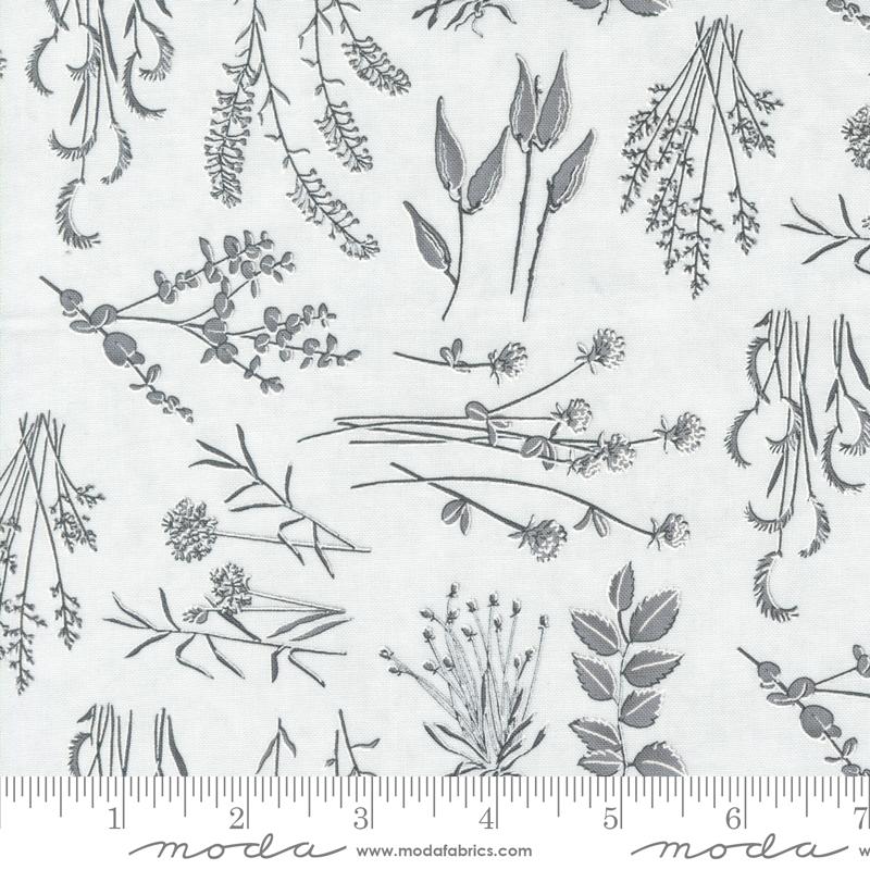 Silhouettes Wild Things - Whisper - Quilt Fabric