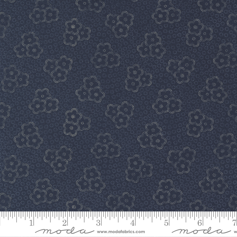 Clover Blossom Farm Bluebell - Clover - Quilt Fabric