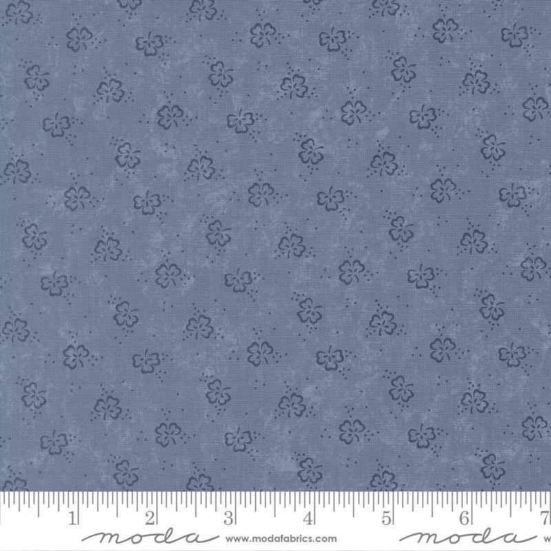 Bluebirds Nest Clover Light Blue - Quilt Fabric