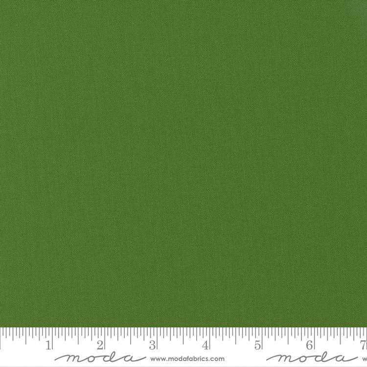 Bella Solids Evergreen - Quilt Fabric