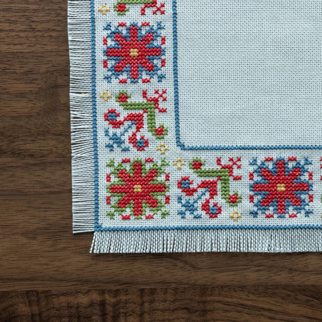 25 Count Mediterranean Jasmine Evenweave Cotton 18x35, zoomed in. Select this picture to zoom back out.