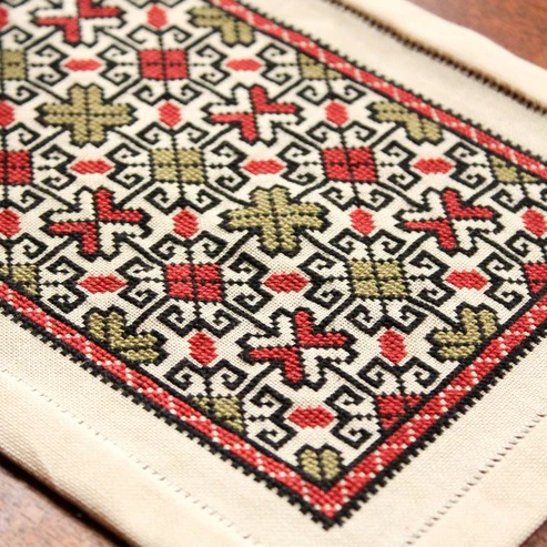 30 Count Mikini Ivory 18x34, zoomed in. Select this picture to zoom back out.