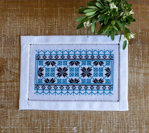 BitKit Ukrainian Crisscross - Cross Stitch Pattern, zoomed in. Select this picture to zoom back out.
