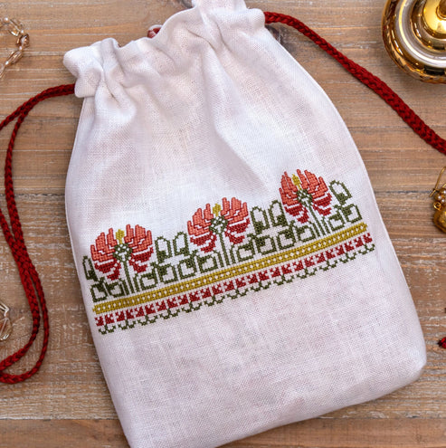 Crimson Peony Bag - Cross Stitch Pattern, zoomed in. Select this picture to zoom back out.