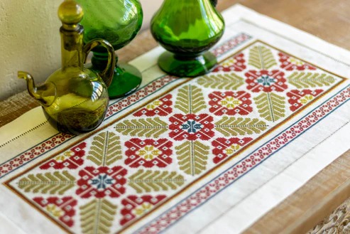 Delian Leaves - Cross Stitch Pattern, zoomed in. Select this picture to zoom back out.