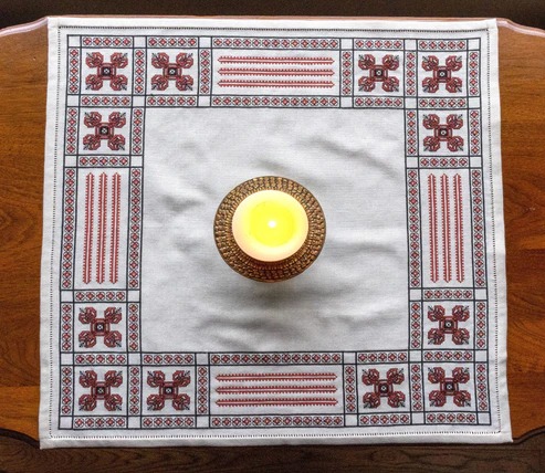 Rivne Rosettes - Cross Stitch Pattern, zoomed in. Select this picture to zoom back out.