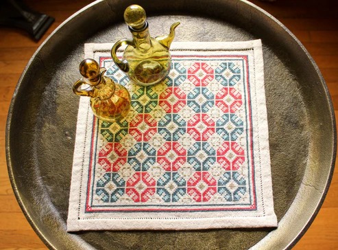 Roman Poppy - Cross Stitch Pattern, zoomed in. Select this picture to zoom back out.