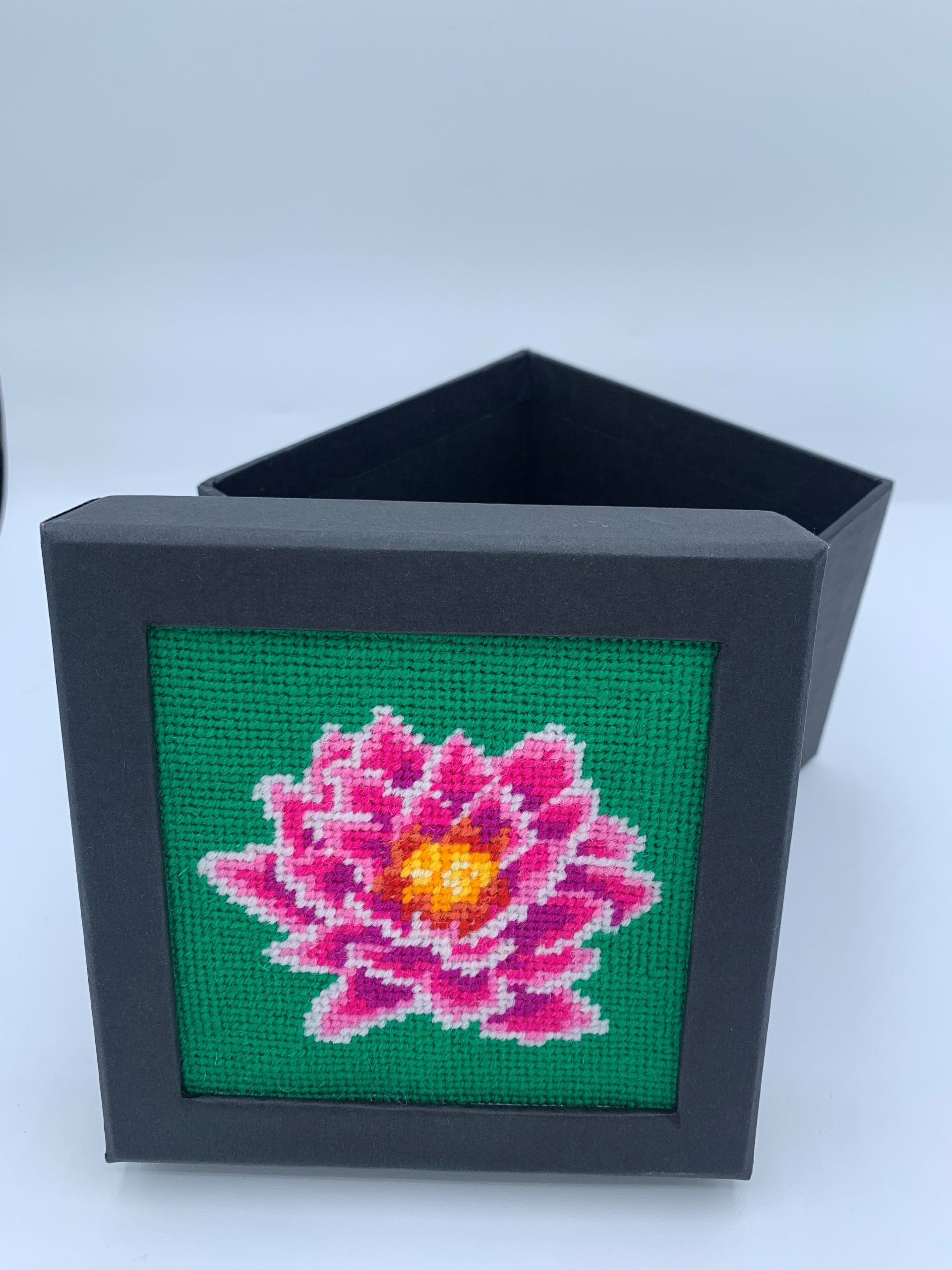 Waterlily Small Black Box - Stitch Your Own Boxes Kit, zoomed in. Select this picture to zoom back out.