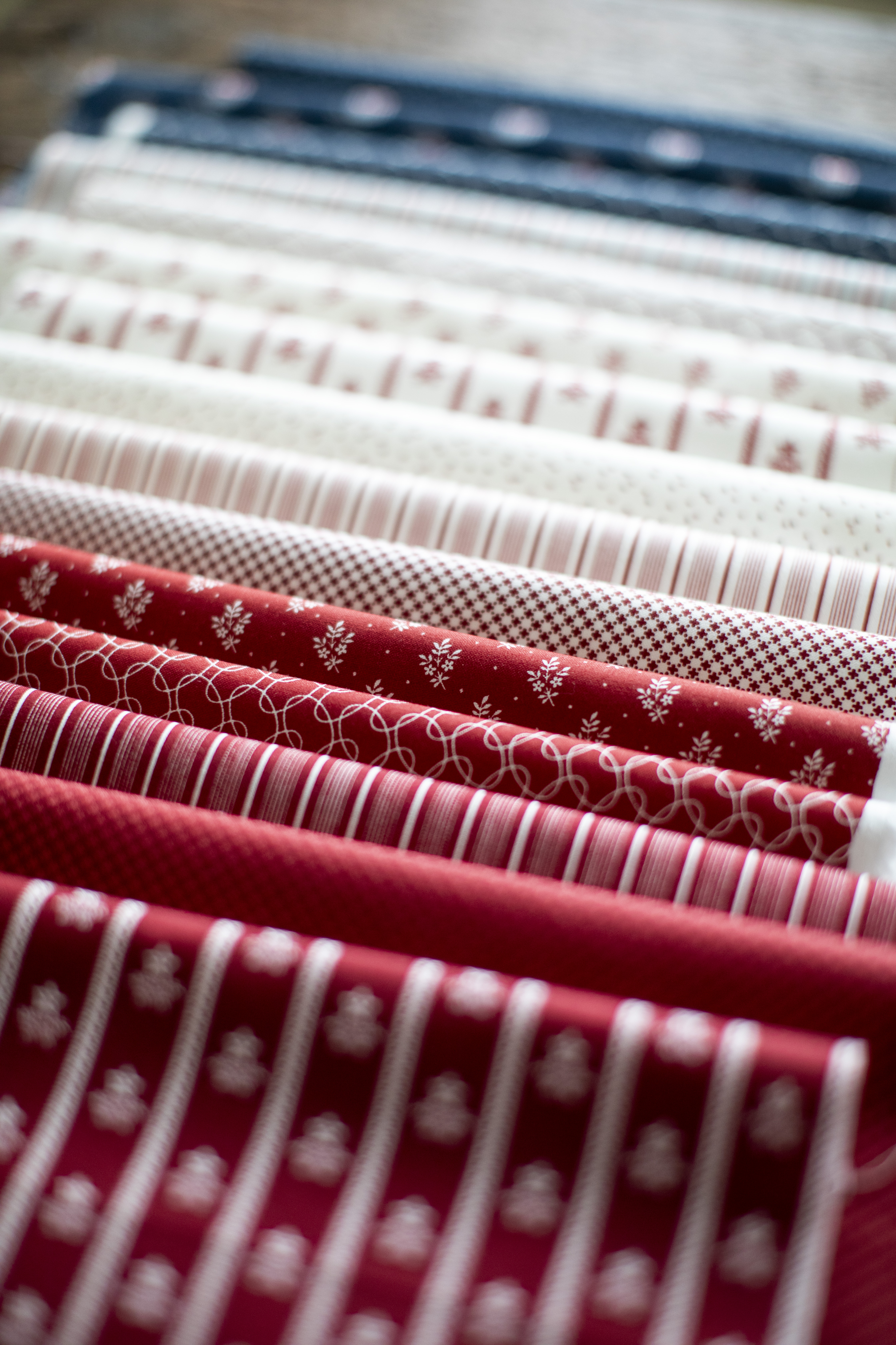 American Gatherings III Floral Crimson - Quilt Fabric