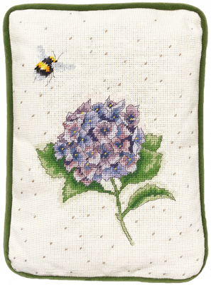 The Busy Bee Tapestry - Hannah Dale - Needlepoint Kit