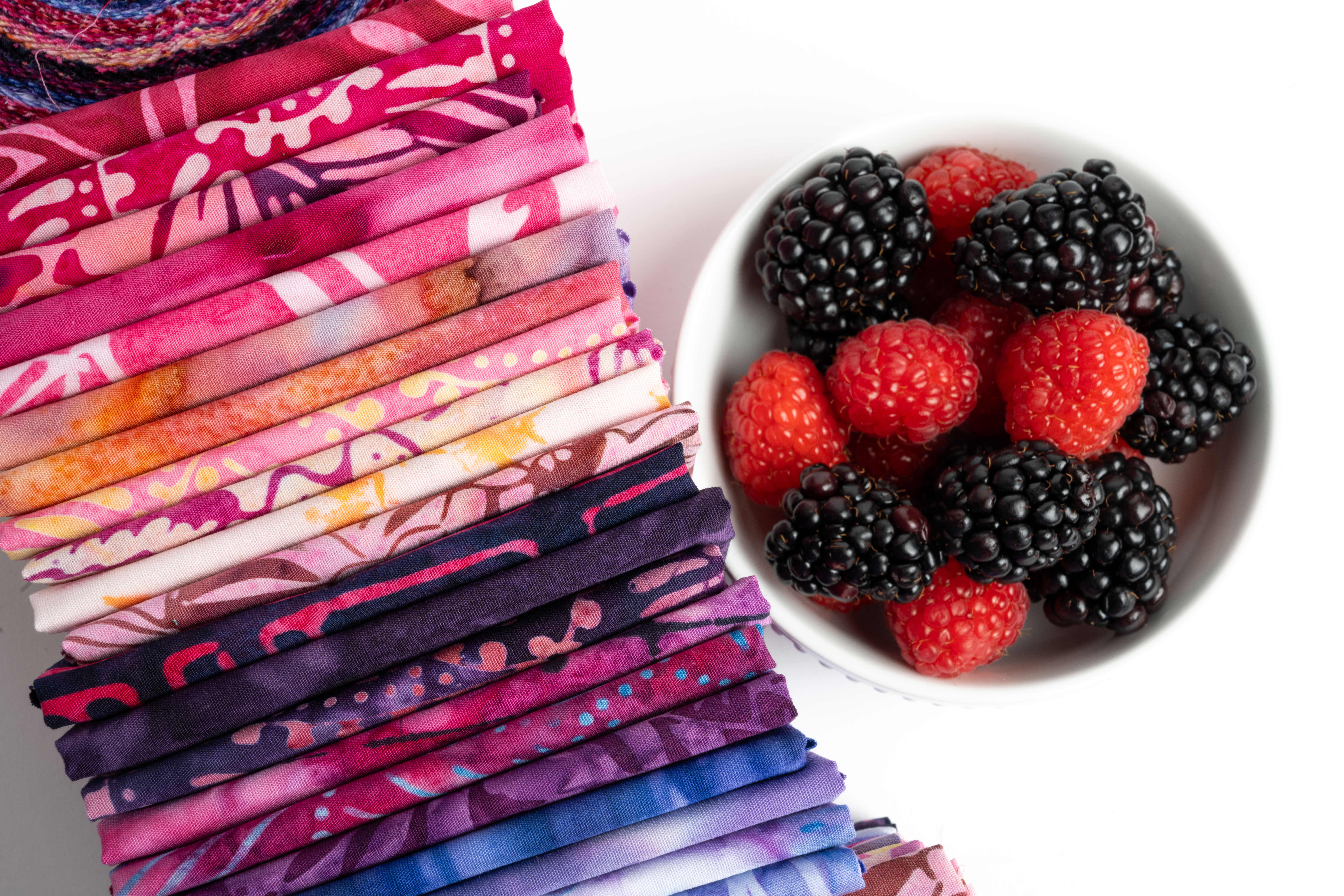 Berrylicious Batiks Leaf - Strawberry - Quilt Fabric