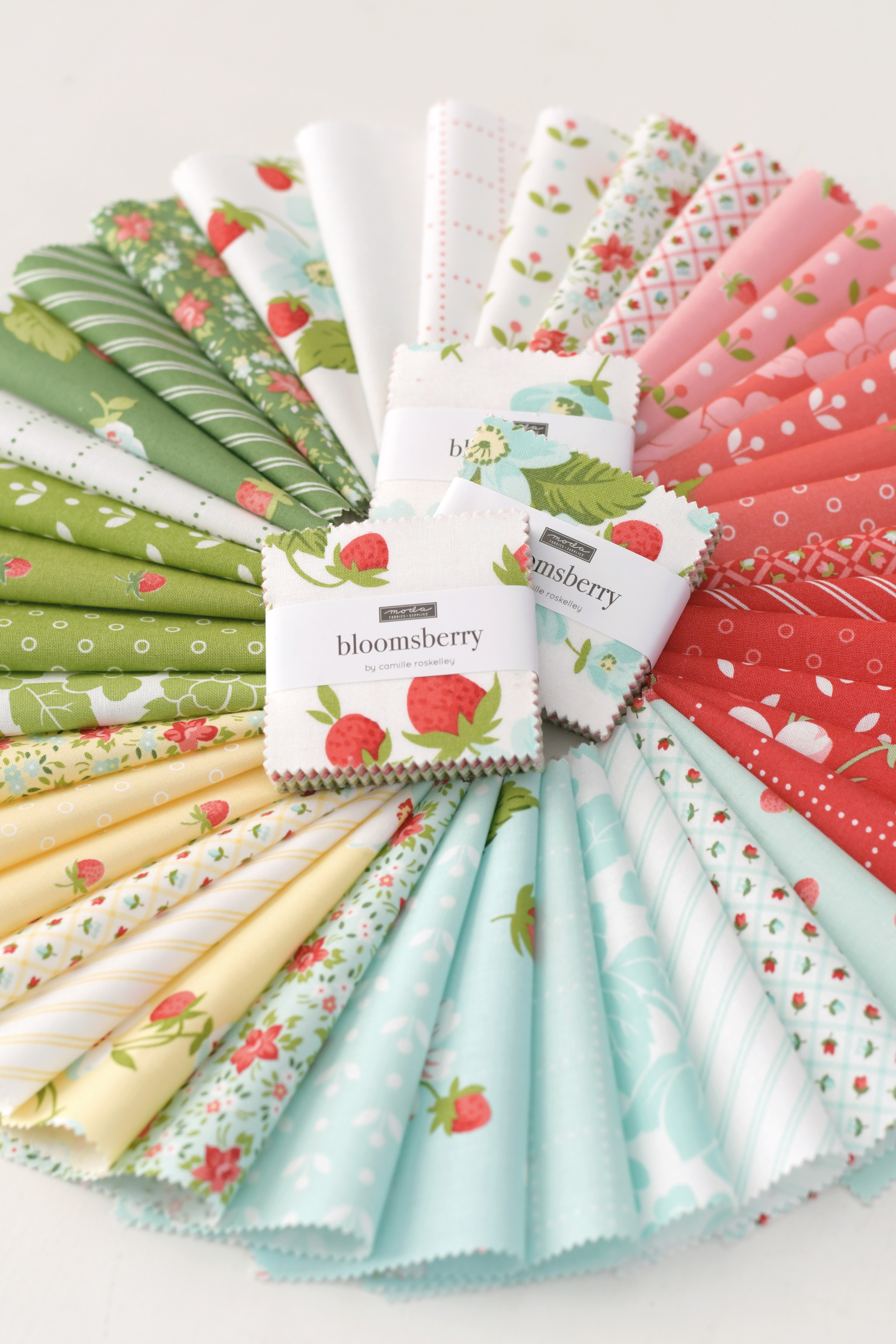 Bloomsberry Lined Green - Quilt Fabric, different perspective #2, zoomed in. Select this picture to zoom back out.