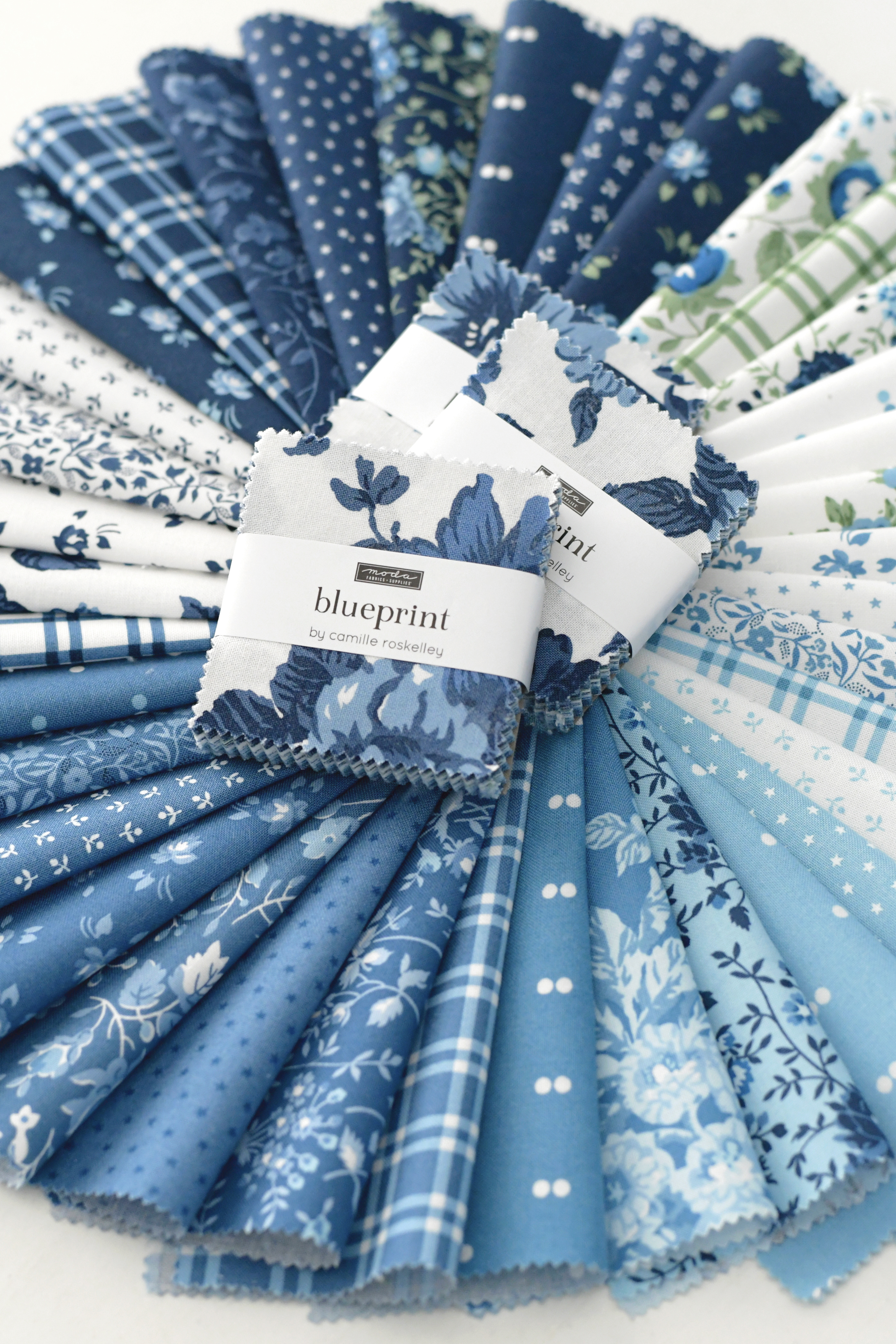 Blueprint Small Flowers White Harbor - Quilt Fabric