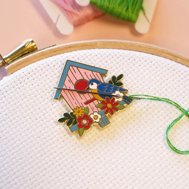Birdhouse Magnetic Needle Minder