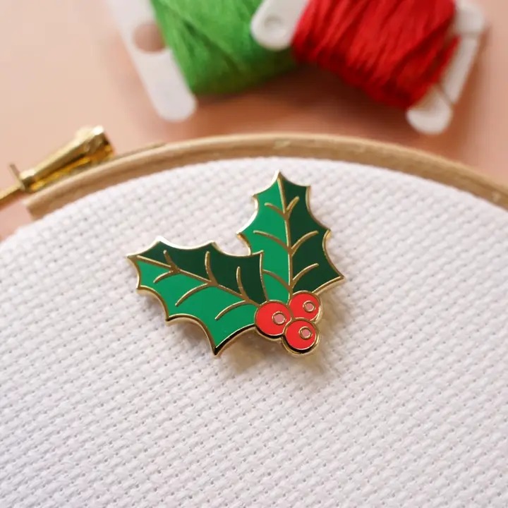 Holly - Christmas Magnetic Needle Minder