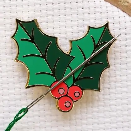Holly - Christmas Magnetic Needle Minder