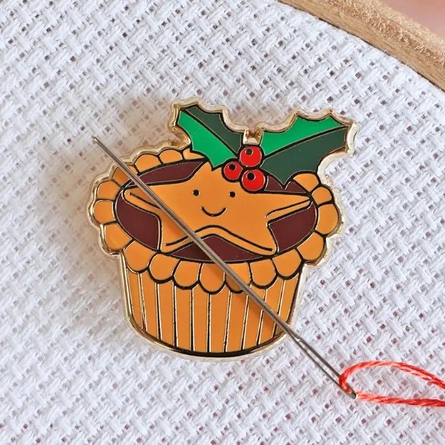 Mince Pie - Christmas Magnetic Needle Minder