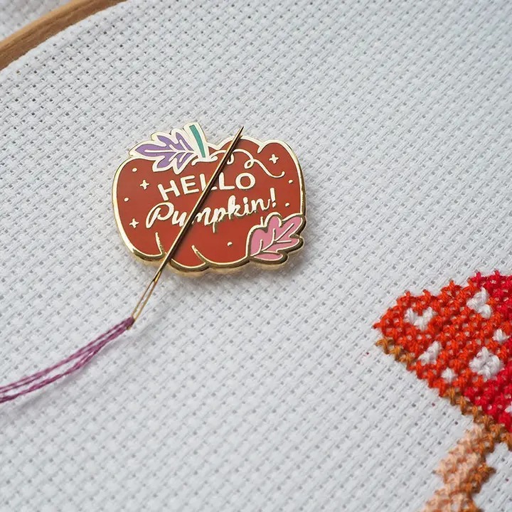 Pumpkin - Magnetic Needle Minder