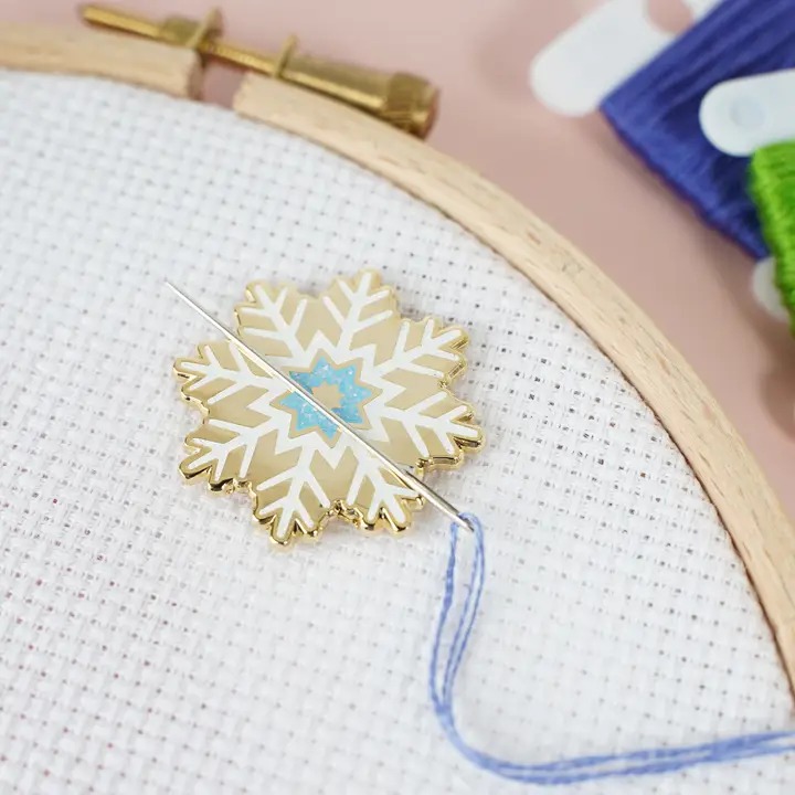 Snowflake - Christmas Magnetic Needle Minder
