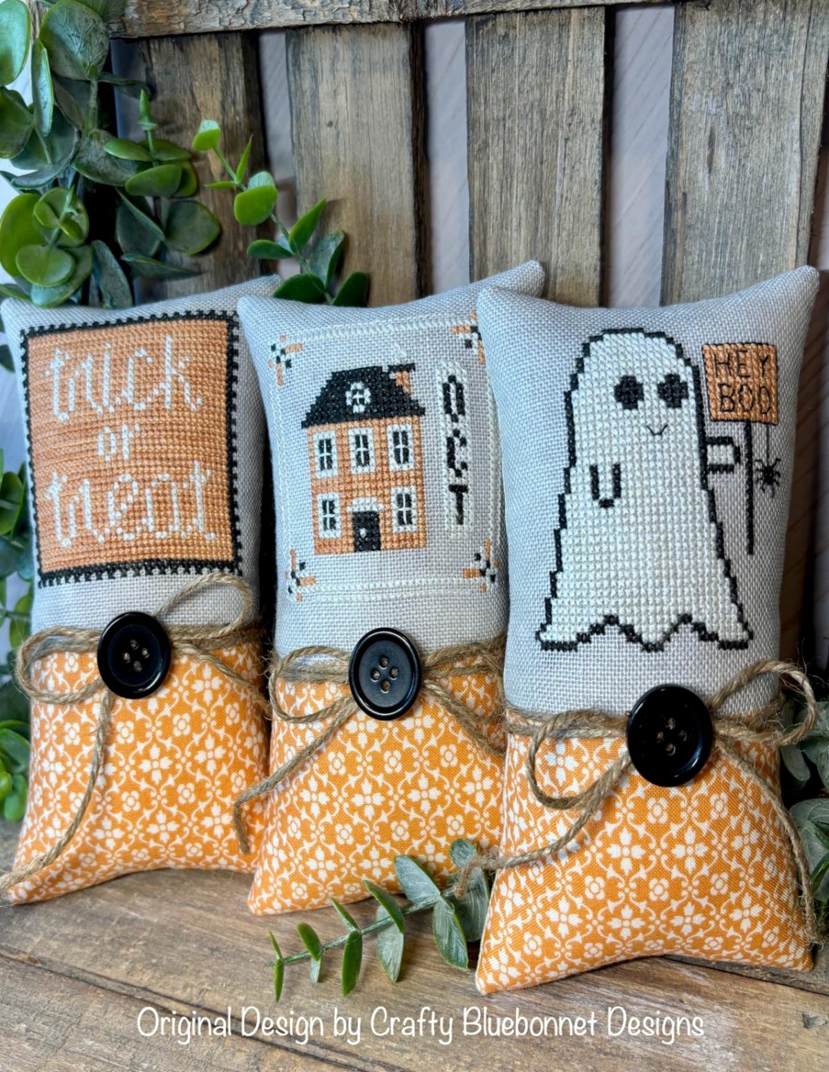 Halloween Smalls - Cross Stitch Pattern, zoomed in. Select this picture to zoom back out.