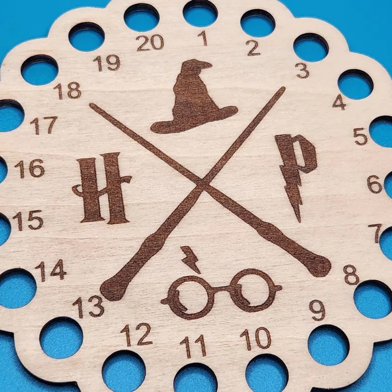Harry Potter Crossed Wands Circle - Floss Organizer, different perspective #1, zoomed in. Select this picture to zoom back out.