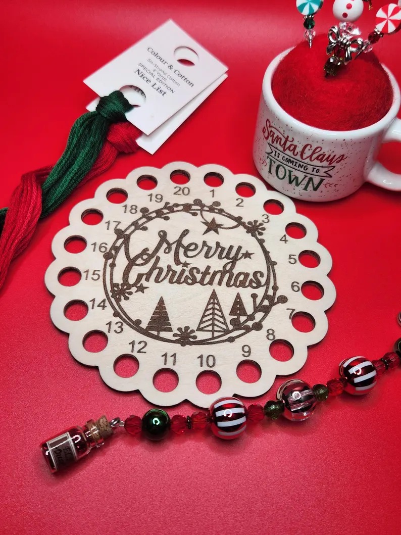 Merry Christmas Circle - Floss Organizer, different perspective #2, zoomed in. Select this picture to zoom back out.