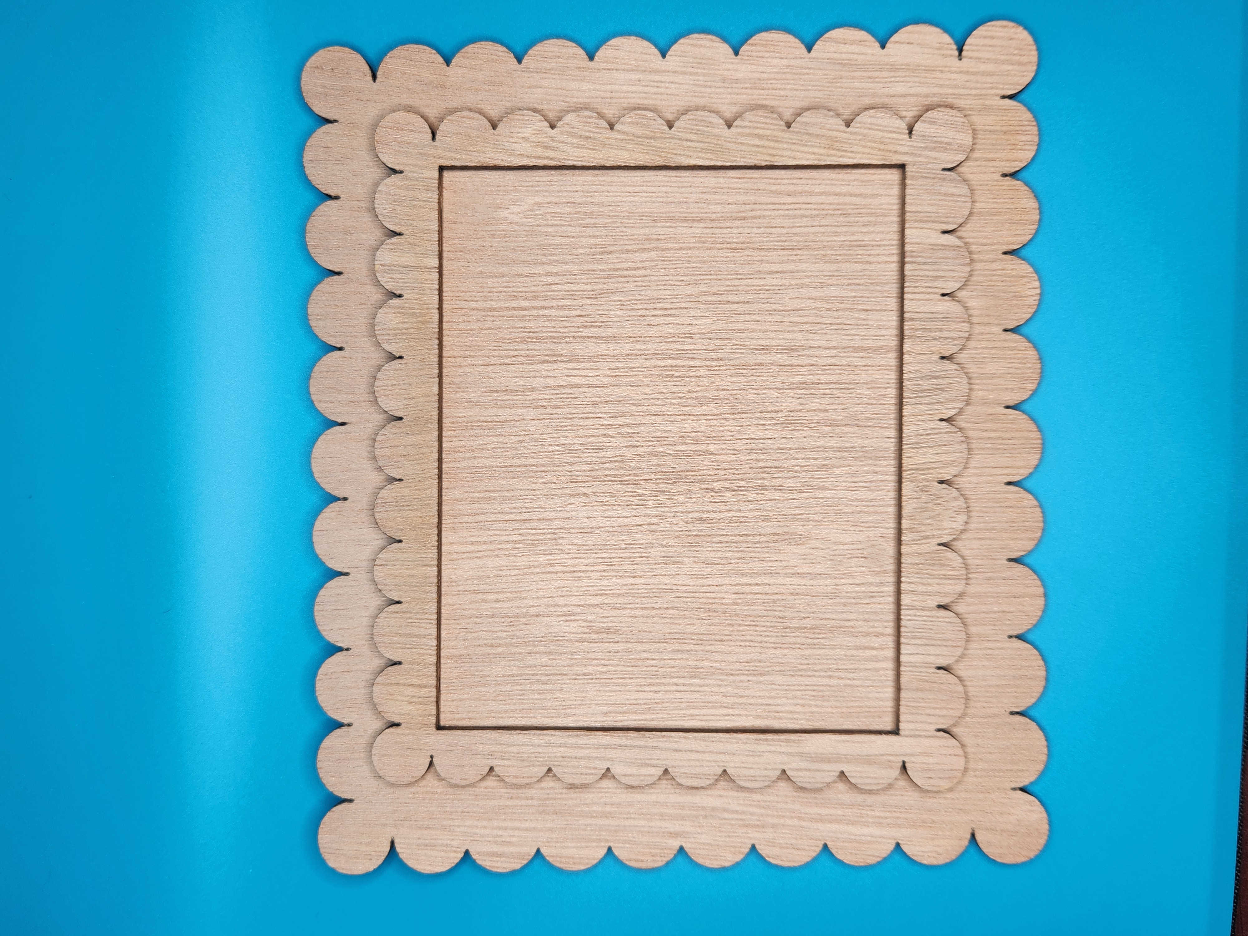 Double Scallop Rectangle - Unfinished Wood Display Frame, zoomed in. Select this picture to zoom back out.