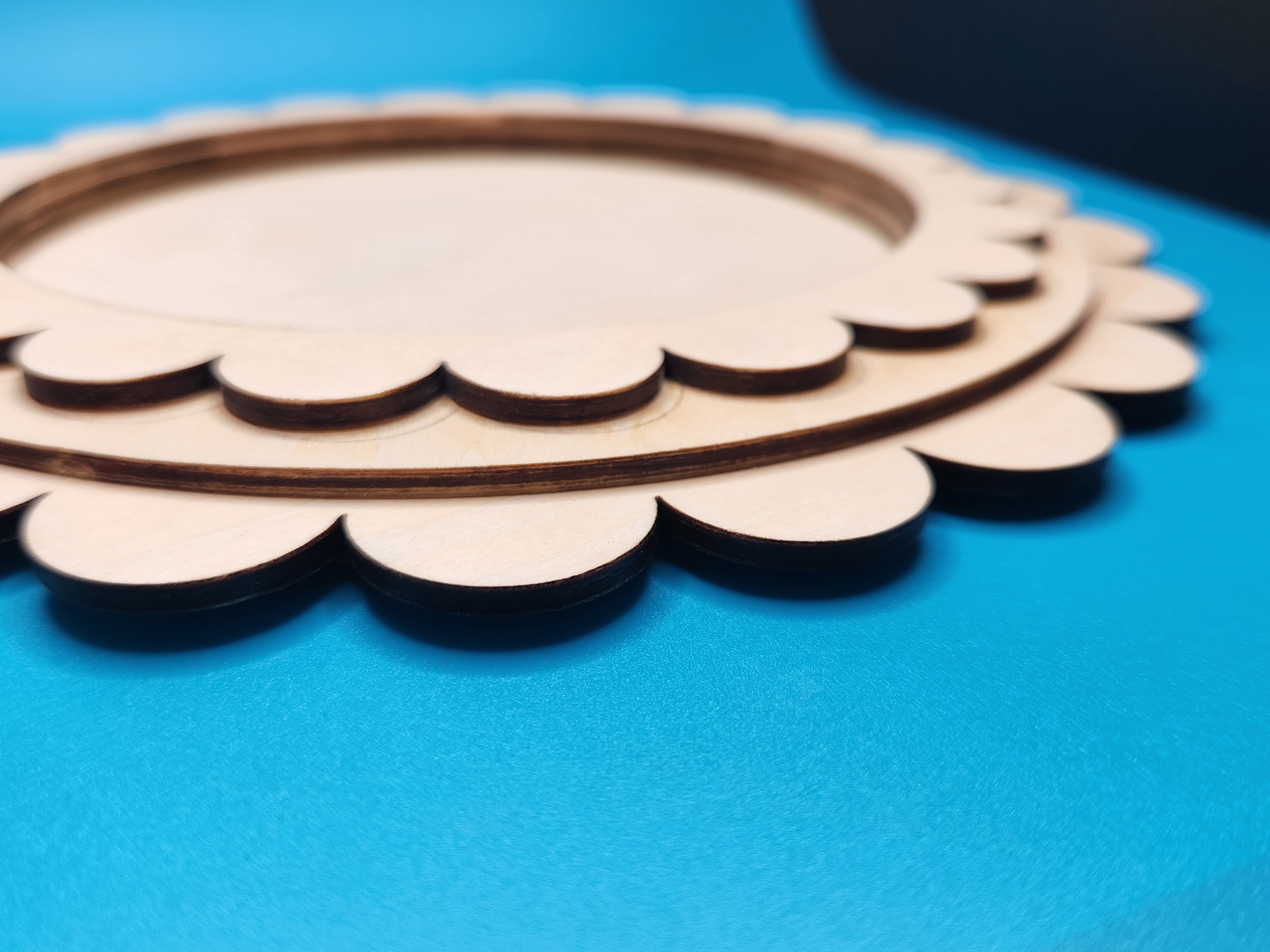 Double Scallop Circle Large - Unfinished Wood Display Frame, different perspective #1, zoomed in. Select this picture to zoom back out.