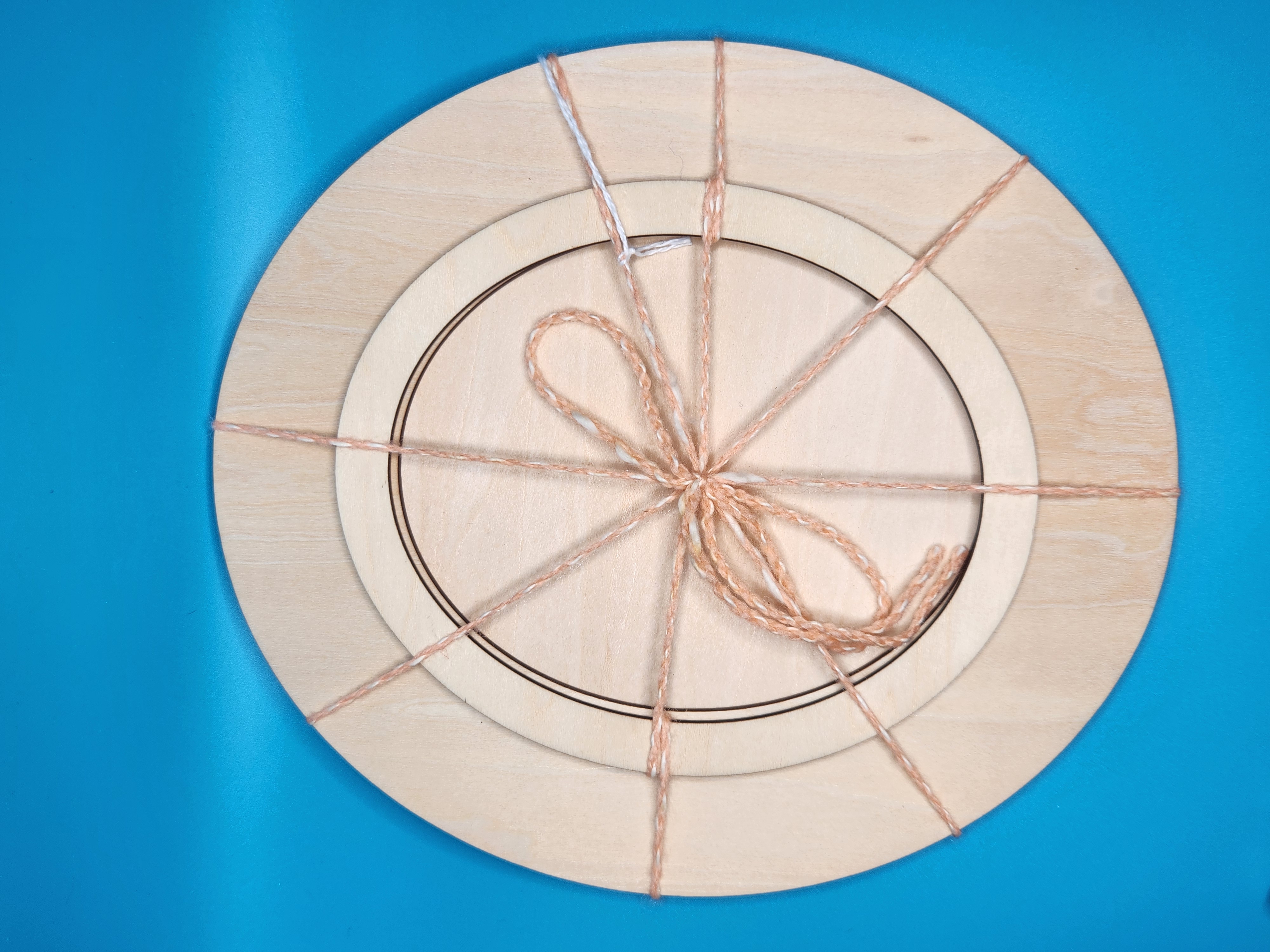 Oval - Unfinished Wood Display Frame, zoomed in. Select this picture to zoom back out.